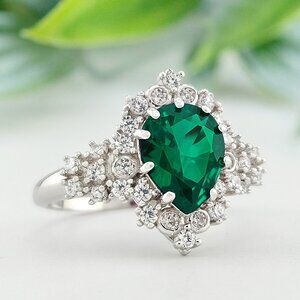 Pear Emerald Green Gemstone Ring - 925 Sterling Silver Vintage Charmed Aroma